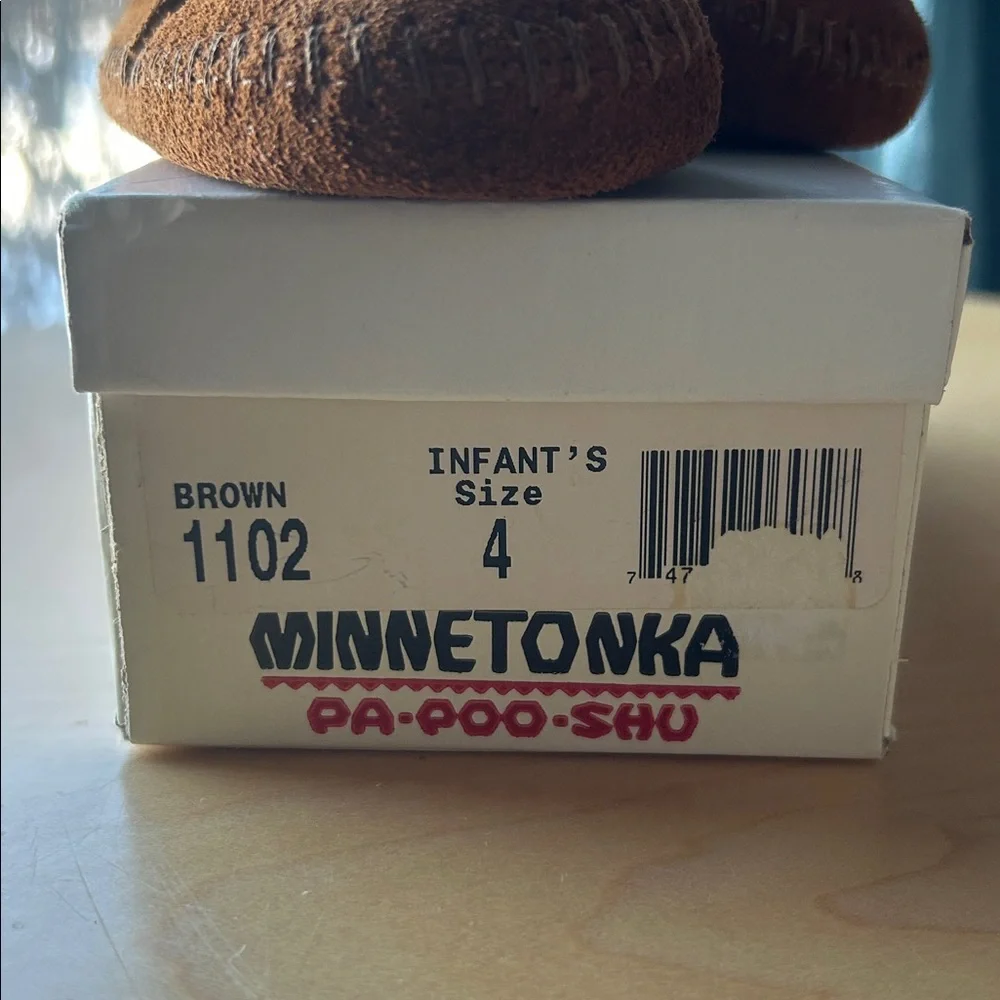 Minnetonka NWT PA•POO•SHU Moccasins INFANTS SIZE 4 with Colorful Trim